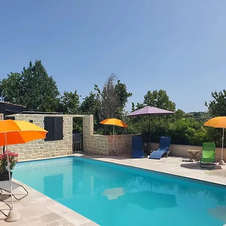 Maison Charmante A Avec Piscine Privee *